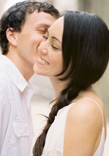 http://first-date-ideas.com/wp-content/uploads/2012/07/cuba-couple-kiss-on-cheek-1.jpg